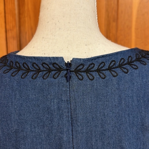 Old Navy Lightweight Cotton Denim Shift Dress Embroidered w/Scalloped Hem EUC S - Picture 5 of 8